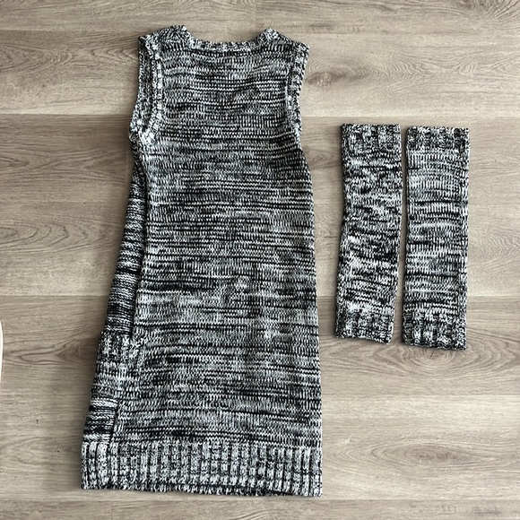 Dress with removable sleeves - Picture 2 of 2